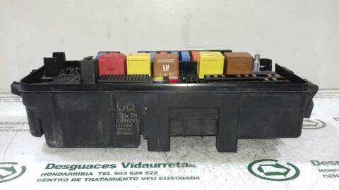 Foto 2ª: Caja Reles Fusibles Opel Vectra 2.2 16V DTI CAT Y 22 DTR - L50) BERLINA 125CV 92KW (2003)