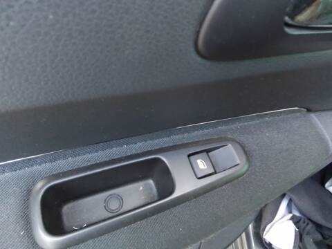 Foto 2ª: Botonera Elevalunas Peugeot 3008 1.6 HDI FAP 114CV 84KW [9H05] (2013)