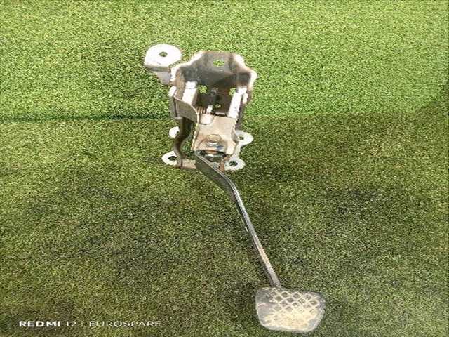 Pedal Embrague Nissan Patrol 2.8 TD Y61 TD6