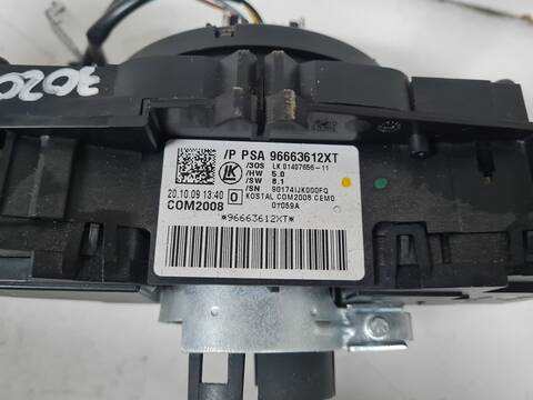 Foto 2ª: Mando Multifuncion Peugeot 5008 1.6 HDI FAP CAT 9HZ - DV6TED4) 109CV 80KW [9HZ (DV6TED4)] (1950)