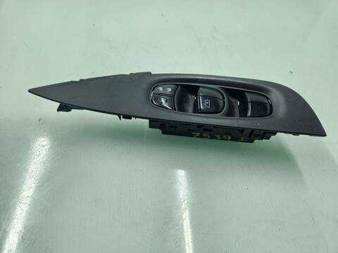 Botonera Elevalunas Nissan Qashqai TEKNA 110CV 81KW