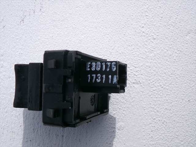 Foto 3ª: Botonera Elevalunas Renault Megane 1.5 DCI RANCHERA, 2008-2013 [K9KJ8] (2011)