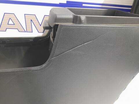 Foto 2ª: Consola Central Mazda 3 1.6 CD DIESEL CAT BERLINA 109CV 80KW [Y601] (2005)