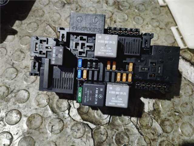 Foto 2ª: Caja Reles Fusibles Mercedes Clase C 160 2.1 C 220 D (205.304) [2.1 LTR. - 125 KW CDI CAT] [651.921]