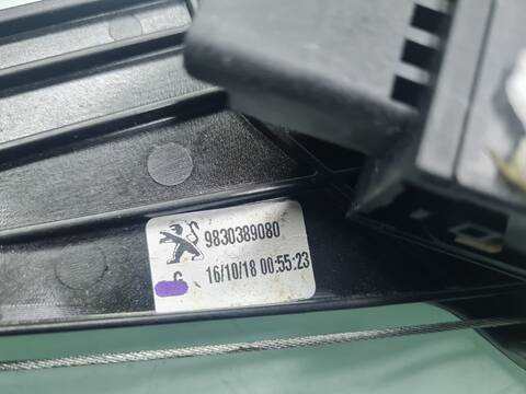Foto 3ª: Elevalunas Manual Trasero Izquierdo Peugeot 3008 GT LINE 131CV 96KW [YH01] (2018)