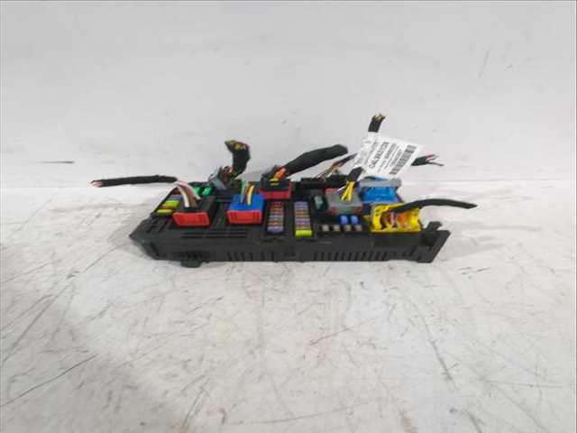 Foto 2ª: Caja Reles Fusibles Peugeot Rifter 1.5 BLUEHDI 100 102CV [YHT (DV5RCF) YHY (DV5RD)] (2018)