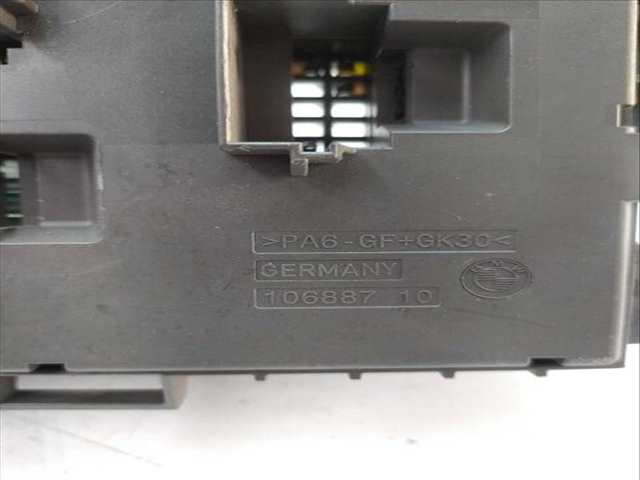 Foto 3ª: Caja Reles Fusibles Bmw Serie 3 320 2.0 D E91) TOURING (2004)