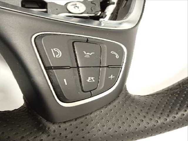 Foto 3ª: Volante Mercedes Clase G 230 GLA 180 156.942) 122CV 90KW [270910] (2018)