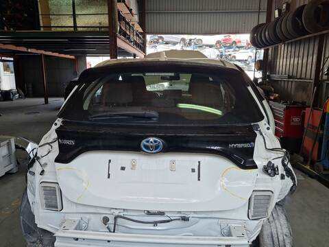 Portón Toyota Yaris 1.5 HYBRID MXPH11) 92CV 68KW