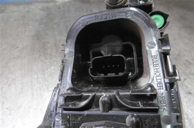 Foto 3ª: Piloto Trasero Derecho Renault Clio 1.2 16V [D4F 740]