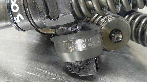 Foto 4ª: Inyectores Volkswagen Touran TRENDLINE 100CV 74KW [AVQ] (2004)