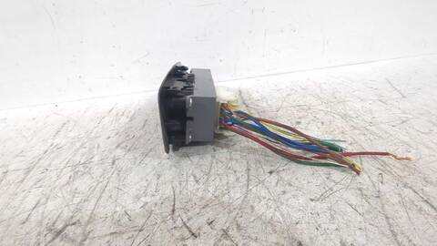 Foto 3ª: Botonera Elevalunas Toyota Auris 1.6 ZRE151_) 124CV [1ZR-FE] (2006)