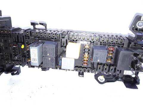 Foto 3ª: Caja Reles Fusibles Mercedes Clase A 140 A 200 CDI 176.008) 136CV 100KW [651930] (2016)