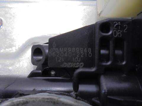 Foto 3ª: Elevalunas Manual Trasero Izquierdo Mitsubishi Grandis 2.0 DI-D CAT 136CV 100KW [BSY] (2008)