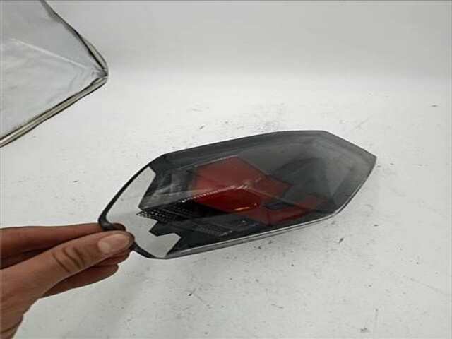 Foto 2ª: Piloto Trasero Derecho Peugeot 2008 1.5 ALLURE [1.5 LTR. - 81 KW BLUE-HDI FAP] [YHS / DV5RCE]