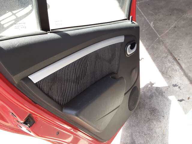 Foto 3ª: Puerta Trasera Izquierda Dacia Sandero 1.2 16V75CV 0CV [D4F 732] (2010)