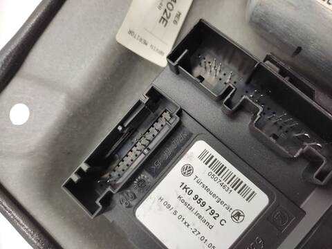 Foto 3ª: Elevalunas Eléctrico Delantero Derecho Volkswagen Golf 1.9 TDI 105CV 77KW [BKC] (2005)