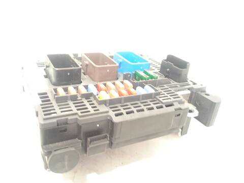 Foto 2ª: Caja Reles Fusibles Peugeot 3008 1.2 THP/ PURETECH 130 MRHNSM MRHNSU MRHNSJ MRHNYW ... 131CV 96KW [HNY] (2018)