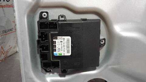 Foto 3ª: Elevalunas Eléctrico Delantero Izquierdo Mercedes Clase ML 320 3.0 CDI W164) 224CV 165KW 164.122) [OM642940] (2005)