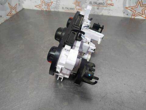 Foto 2ª: Mando Calefacción A. A. Dacia Sandero STEPWAY 90CV 66KW [K9K E6] (2017)