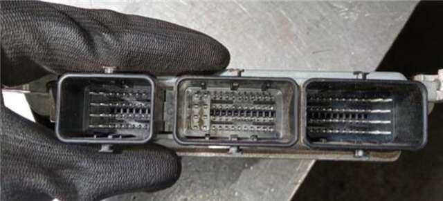Foto 3ª: Centralita Motor ECU Renault Scenic 1.5 AUTHENTIQUE [1.5 LTR. - 78 KW DCI DIESEL] (JM)(2003-_) [K9KP732]