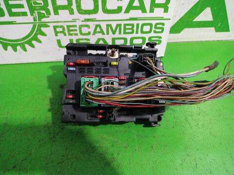 Foto 2ª: Caja Reles Fusibles Peugeot 307 1.6 16V CAT 109CV [9HY] (2002)