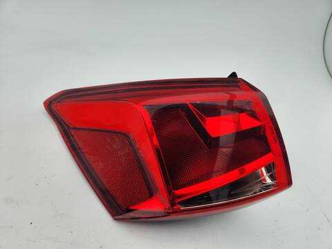 Foto 3ª: Piloto Trasero Izquierdo Seat Arona 1.0 TSI STYLE [DLAA] (2021)