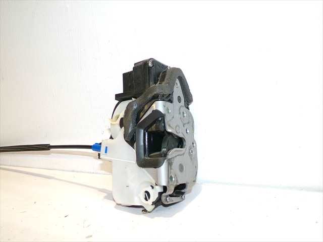 Cerradura Puerta Delantera Derecha Opel Astra 1.4 G MODELO J,2013-2016
