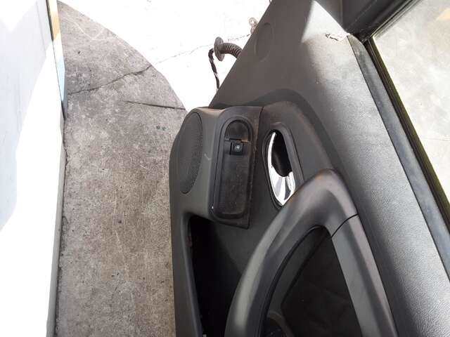 Foto 3ª: Puerta Delantera Derecha Dacia Duster 1.5 DCI110CV [K9K 856] (2014)