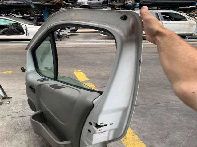 Foto 2ª: Puerta Delantera Derecha Nissan Primastar 2.0 DCI 115CV 0CV [M9R 782] (2008)