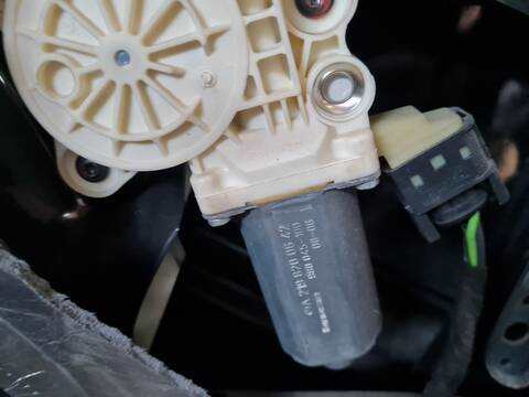Elevalunas Manual Trasero Derecho Mercedes Clase C 160 280 219.354) 231CV 170KW