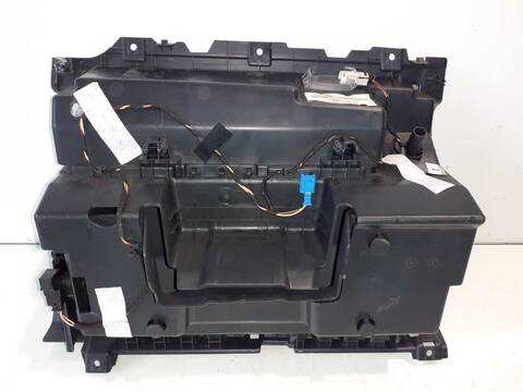 Foto 3ª: Guantera Mercedes Clase V 200 136CV 100KW (2014)