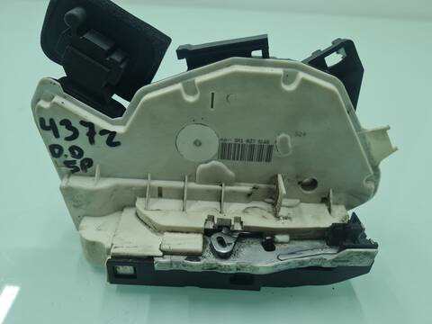 Foto 4ª: Cerradura Puerta Delantera Derecha Volkswagen Golf 1.6 TDI DPF 105CV 77KW [CAY] (2010)