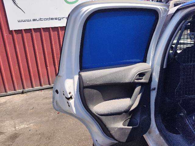 Foto 2ª: Puerta Trasera Izquierda Citroen C3 1.4 HDI II COMERCIAL [8H01] (2014)