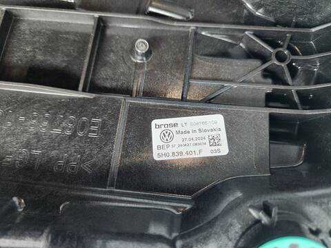 Foto 3ª: Elevalunas Manual Trasero Izquierdo Volkswagen Golf STYLE 115CV [DXDE] (2024)
