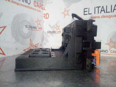 Foto 4ª: Caja Reles Fusibles Mercedes Clase C 160 350 219.356) 272CV 200KW [272964] (2004)