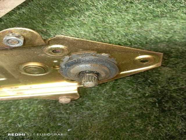 Foto 4ª: Elevalunas Manual Delantero Derecho Nissan Trade 3.0 TD 100 [BD30T] (1999)