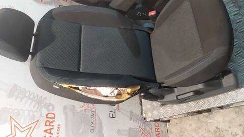 Foto 4ª: Asientos Traseros Peugeot Rifter ACTIVE NAV STANDARD 131CV 96KW [YH01] (2022)