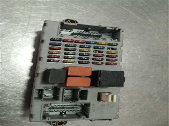 Foto 3ª: Caja Reles Fusibles Fiat Punto 1.2 8V ELX I) BERLINA 60CV 44KW [188A4000] (1999)