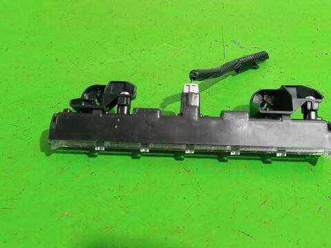 Foto 3ª: Piloto Trasero Central Toyota Auris HYBRID FEEL EDITION 136CV (2013)