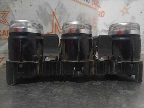 Foto 3ª: Mando Climatizador Dacia Duster ACCESS 115CV 84KW [H4M D7] (2019)