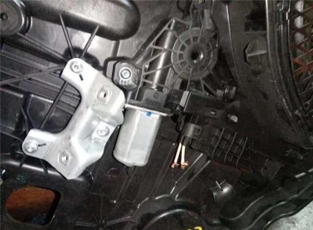 Foto 3ª: Elevalunas Eléctrico Trasero Izquierdo Jeep Renegade 1.6 LIMITED FWD [1.6 LTR. - 88 KW M-JET CAT] [55260384]