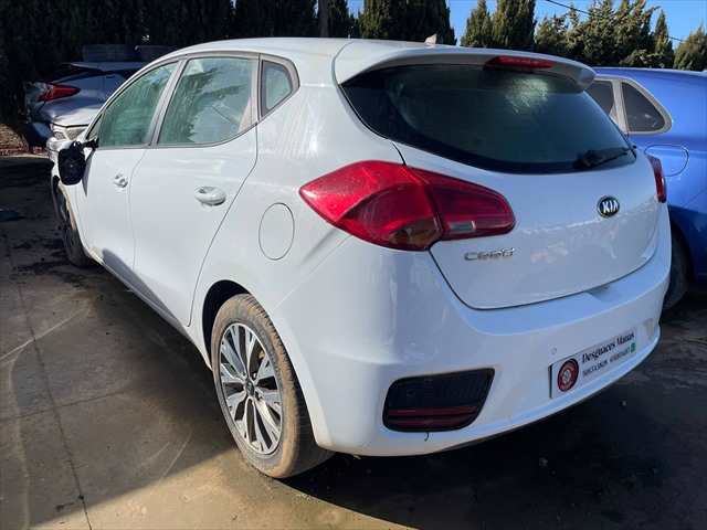 Foto 2ª: Paragolpes Trasero Kia Ceed 1.4 G 100cv [G4LC] (2018)