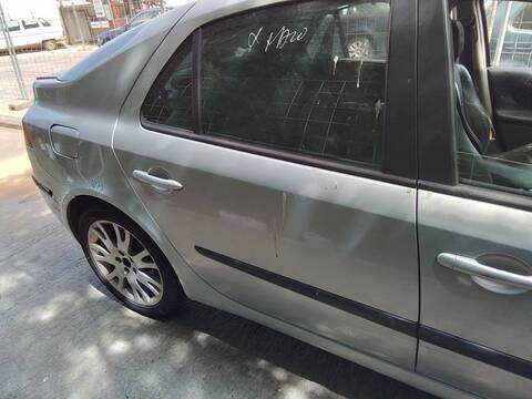 Foto 3ª: Puerta Trasera Derecha Renault Laguna AUTHENTIQUE 120CV 88KW [F9Q C7] (2002)
