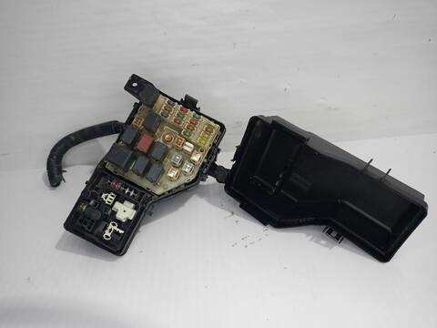 Caja Reles Fusibles Toyota Rav4 2.0 LUNA 4X4 2003 ) 150CV