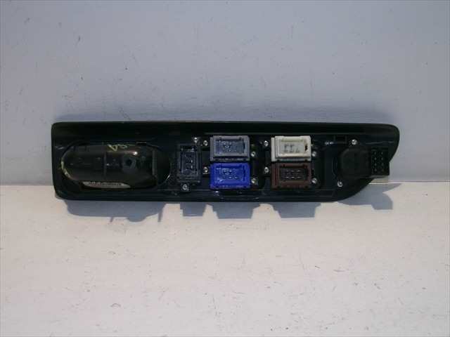 Foto 3ª: Botonera Elevalunas Renault Laguna 1.9 DTI 1998-2001 [F9QF7] (2001)