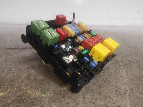 Foto 3ª: Caja Reles Fusibles Peugeot 2008 HN05 (2018)