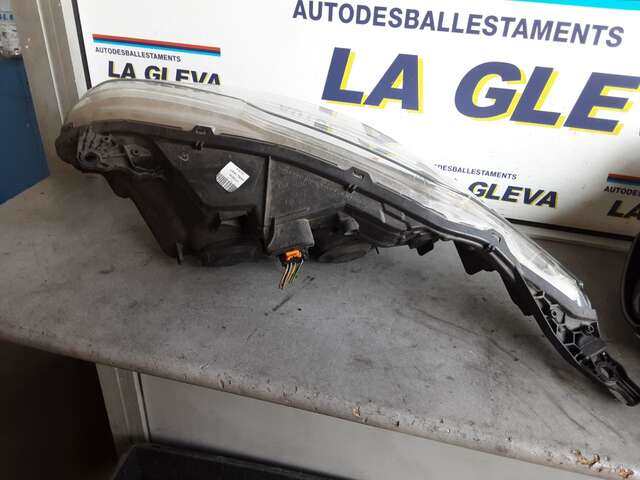 Foto 2ª: Faro Derecho Peugeot 208 1.2 12V82CV 0CV [HMZ] (2015)