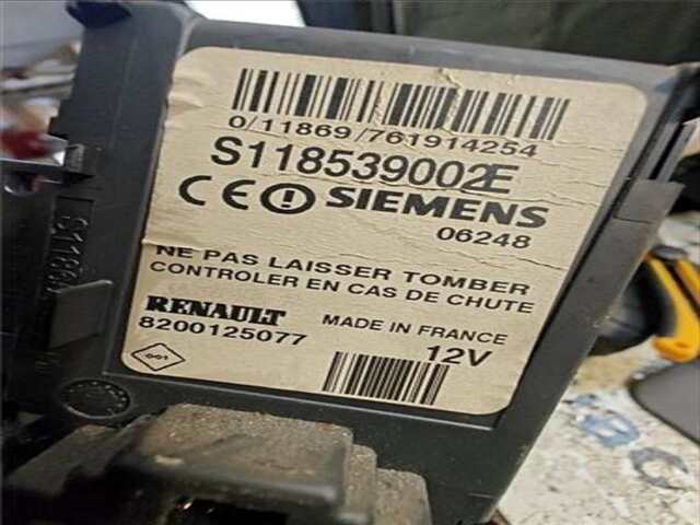 Foto 2ª: Motor de Arranque Renault Scenic 1.5 DYNAMIQUE [1.5 LTR. - 78 KW DCI DIESEL] (JM)(2003-_) [K9K-764]