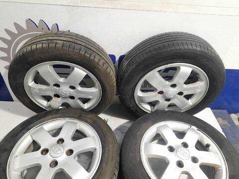 Foto 3ª: Juego LLantas Hyundai Elantra 2.0 CRDI CAT 113CV [D/ 4EA] (2000)